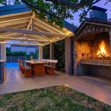 In With Private Swimming Pool, Be Inside Or Outside *