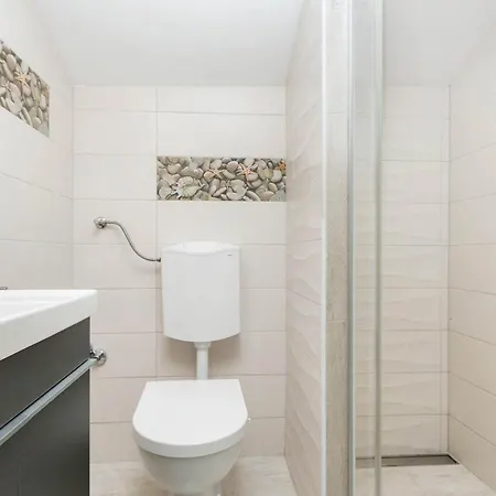 別荘 In With Private Swimming Pool, Be Inside Or Outside ヤドラニヴォ